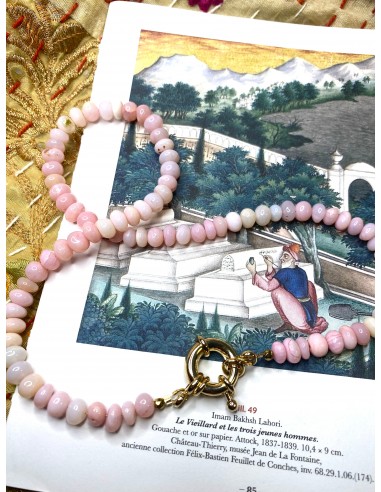 Collier en opale rose claire Les êtres humains sont 